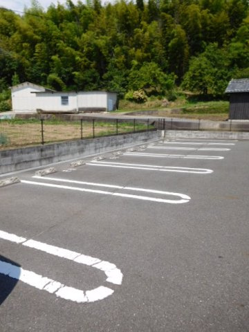テラース磯上Ｂの駐車場|駐車スペースもあります