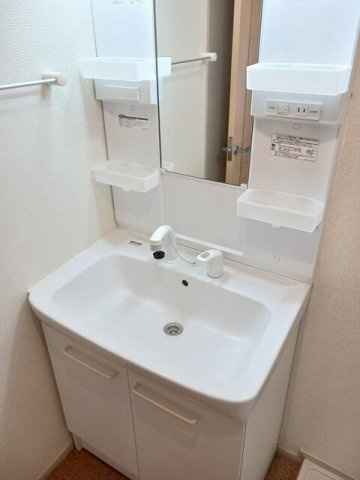 プリムラの洗面所|明るい洗面所です
