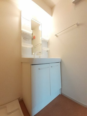 カンピオーネの洗面所|明るい洗面所です