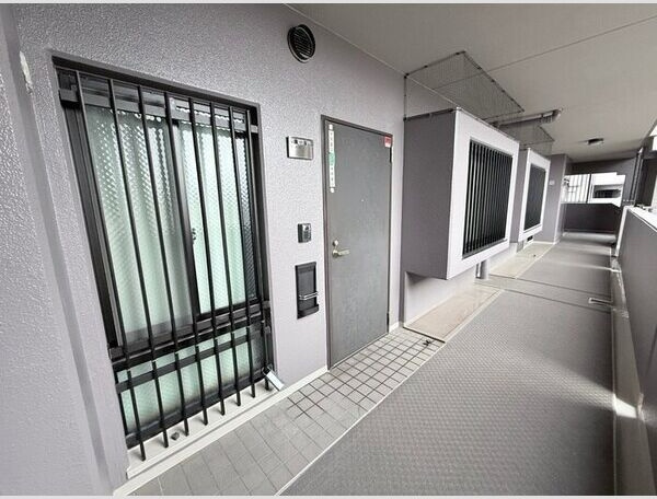 東急ドエルアルス枚方桜ヶ丘B棟の玄関