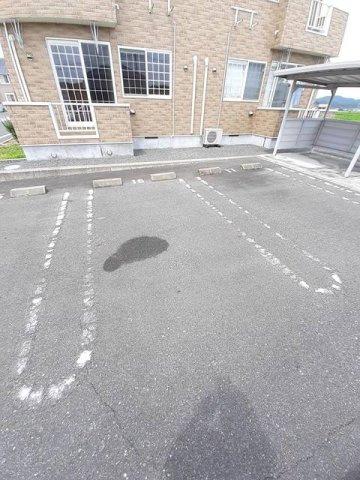 グラン　ノーバＤ棟の駐車場|駐車場があります