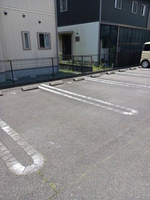 【駐車場】 | ヴィラ　フォーレスト　Ａ | 駐車場完備です