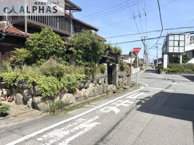 【前面道路含む現地写真】 | 明石市二見町西二見　建築条件なし売り土地 | ☆建築条件なし☆
南西道路は、幅員約6.4ｍあり駐車がしやすい♪