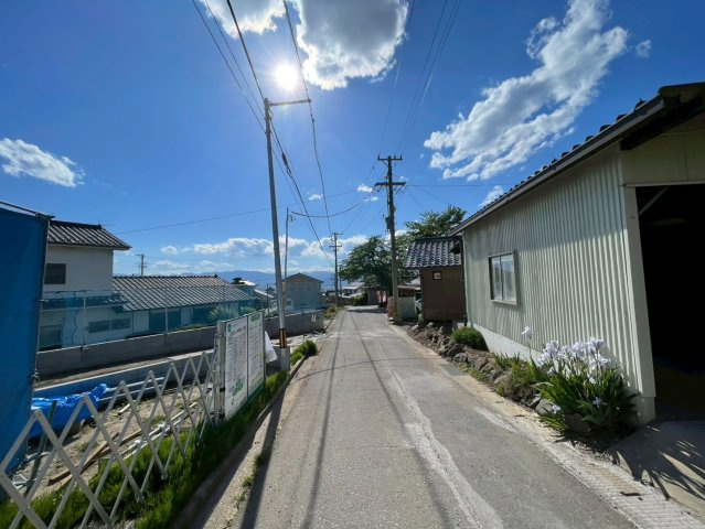 上田市芳田の前面道路含む現地写真|仕様のご確認やローンのご相談は＜Tel 026-477-7419＞まで♪
