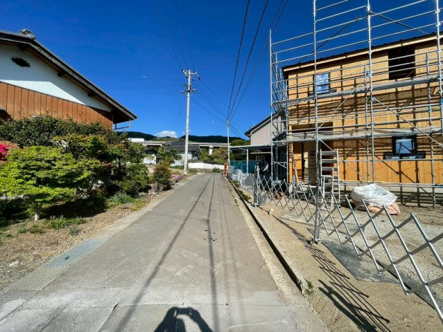 上田市芳田の前面道路含む現地写真|仕様のご確認やローンのご相談は＜Tel 026-477-7419＞まで♪
