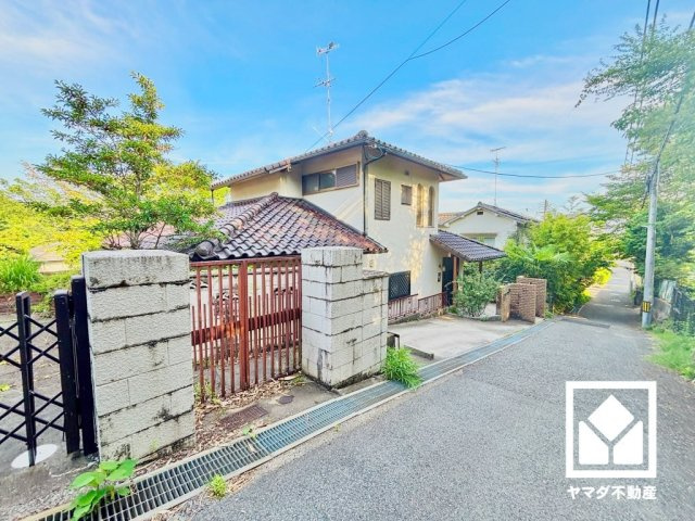 西宮市苦楽園二番町の外観|神戸市から西宮市を南北に結ぶ県道82号線まで約750m。尼崎市から神戸市を東西に結ぶ山手幹線も一般道で約2.5kmと近く、車でのお出かけにも便利な立地です。