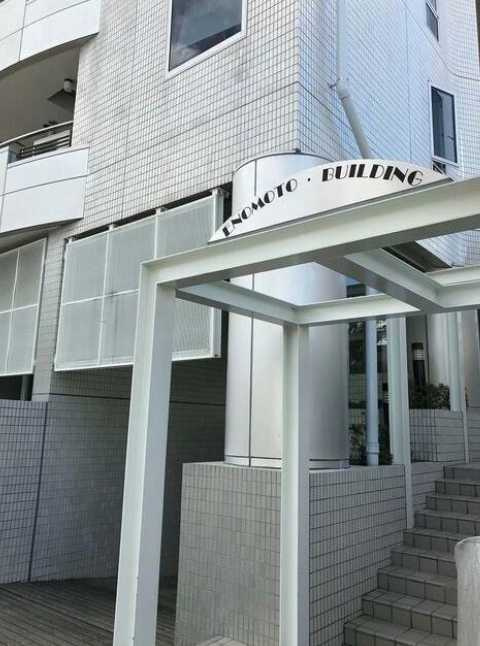 榎本ビル　日勤管理　全室エアコン　渋谷迄一駅のエントランス