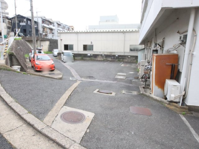 大和ビルマンションA棟の駐車場