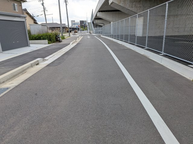 半田市乙川向田町　2号棟の前面道路含む現地写真|●○前面道路○●