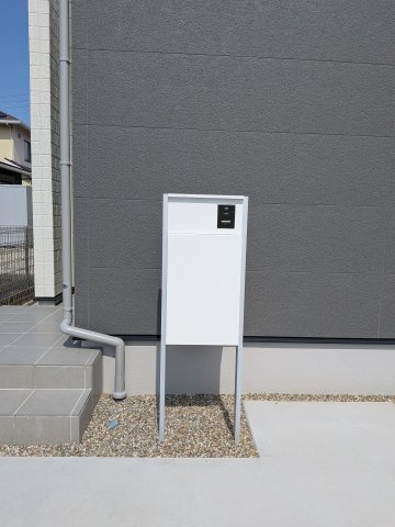 半田市乙川向田町　6号棟の設備|宅配ボックス付きのポスト
