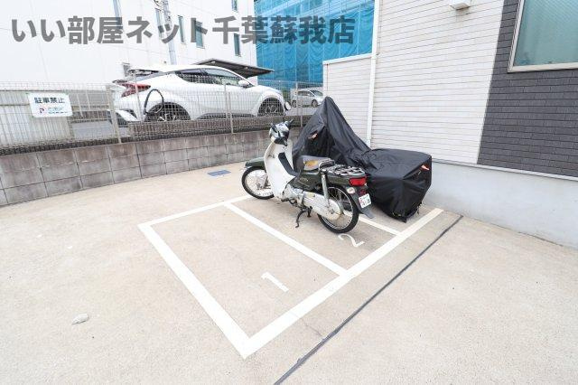 リブリ・フェニックス の駐車場|バイク置場あります！