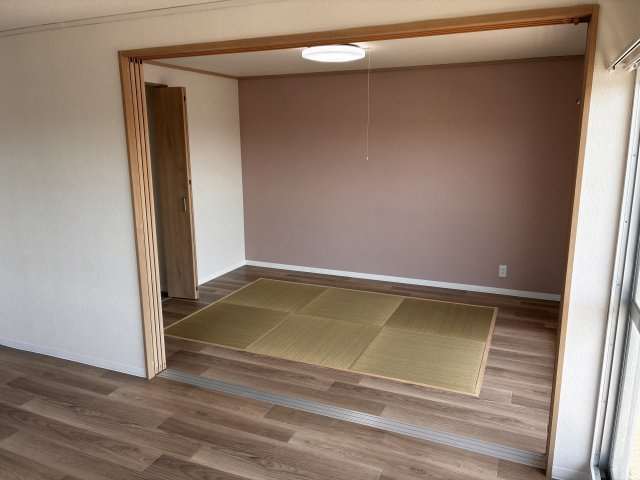 奈良ハイツ２号棟の和室|畳も高級感ある琉球畳です。