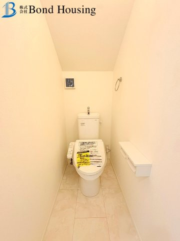 耐震等級3で安心設計　美穂が丘　全18区画分譲　16号棟の玄関