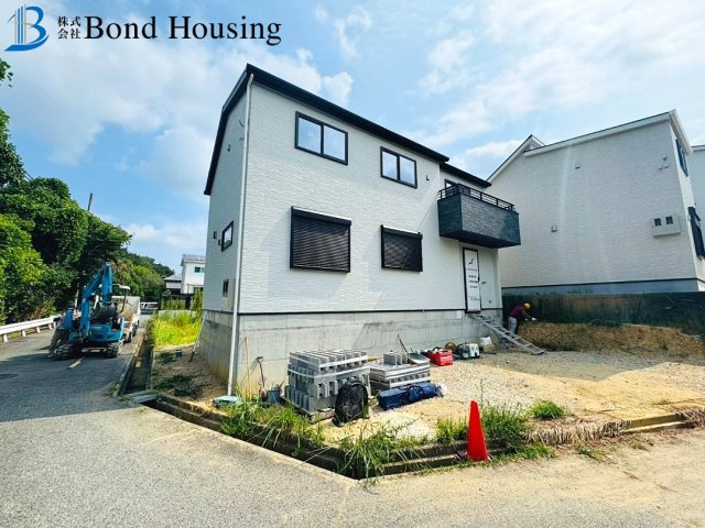 耐震等級3で安心設計　美穂が丘　全18区画分譲　16号棟の前面道路含む現地写真