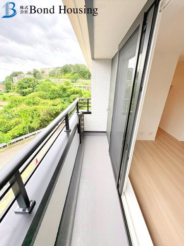 太陽光標準設置の建売住宅　美穂が丘　全18区画分譲　18号棟のバルコニー