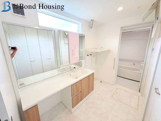 太陽光標準設置の建売住宅　美穂が丘　全18区画分譲　18号棟の独立洗面台