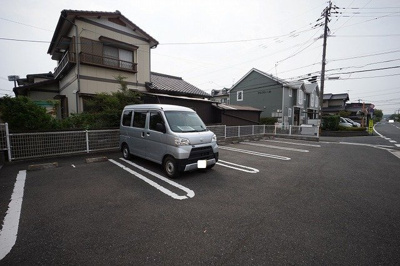 【駐車場】 | グリーンヒル | 駐車場があるので、車を買う予定の方も安心です