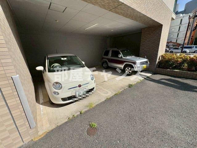 プレステージ千種の駐車場