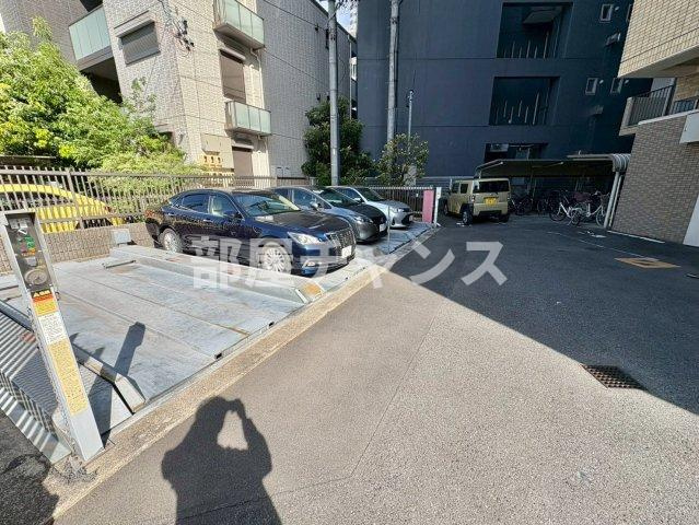 プレステージ千種の駐車場