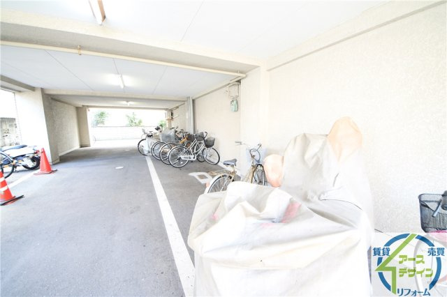 メゾン西明石の駐車場