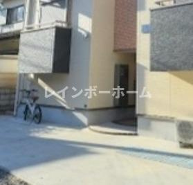 グリシーヌ岩槻本町のエントランス
