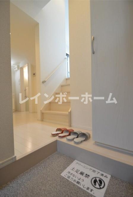 グリシーヌ岩槻本町の玄関