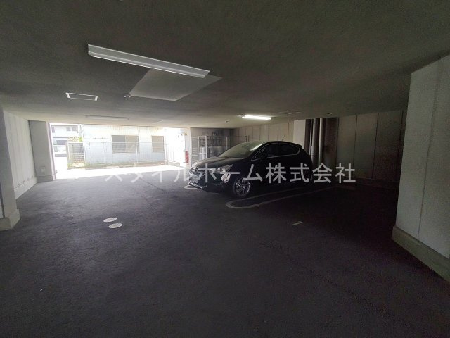 フラットKの駐車場
