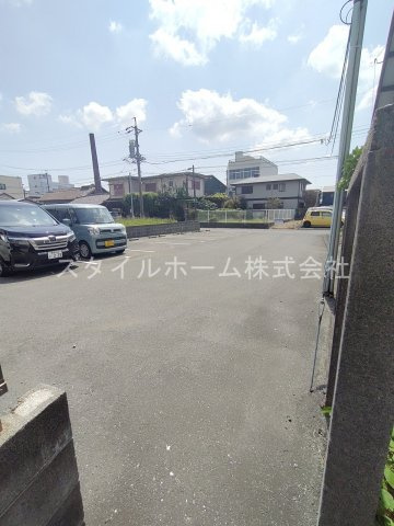 フラットKの駐車場
