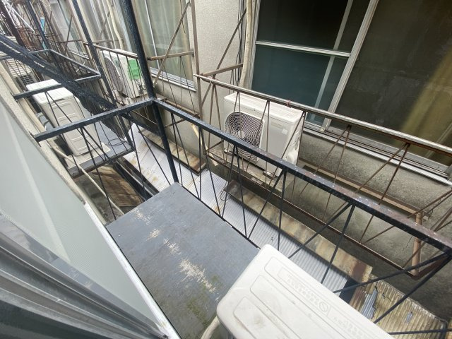 石津町東Bハイツのバルコニー