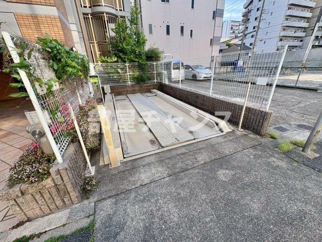 ハートヒルズ栄の駐車場