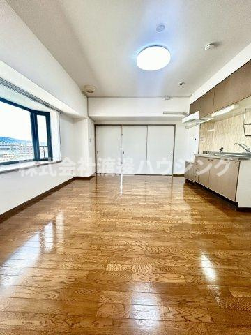 ジョイフル寝屋川の居間・リビング