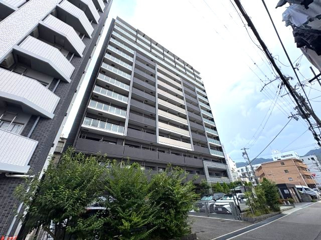 プレサンス三宮東フィールの外観