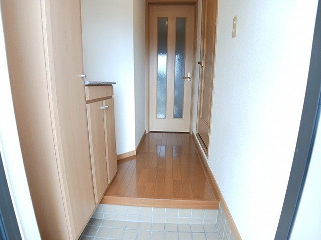 ホワイトハウス南泉Ａの玄関|きれいな玄関です