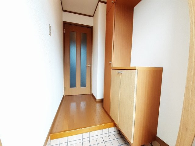 サンヒルズ長野　Ⅱの玄関|明るい玄関です
