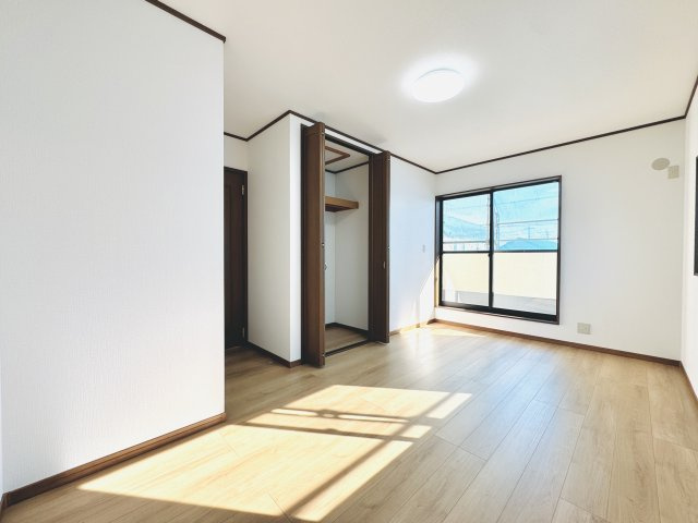 伊勢崎市連取町　中古住宅の洋室