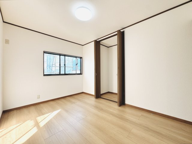 伊勢崎市連取町　中古住宅の洋室