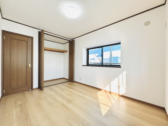 伊勢崎市連取町　中古住宅の洋室