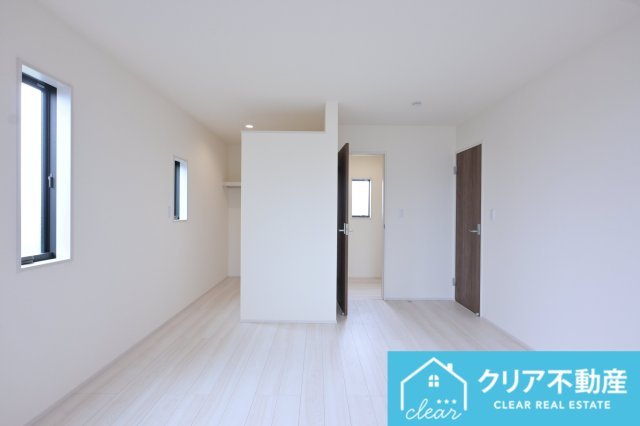 【収納】 | 伊勢崎第3国定町　リーブルガーデン　2号棟 | 南向きで日当たりのよい寝室は大容量のウォークインクローゼット付き！