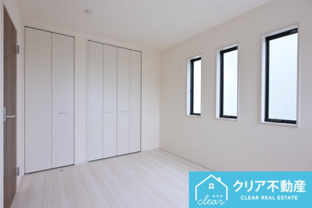 【洋室】 | 伊勢崎第3国定町　リーブルガーデン　2号棟 | 各居室にたっぷり収納スペースをご用意♪
