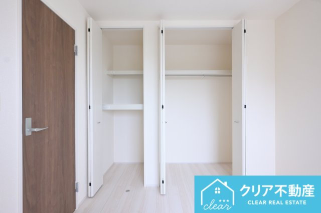 【収納】 | 伊勢崎第3国定町　リーブルガーデン　2号棟 | ワイド収納でお洋服もたっぷりかけられます！