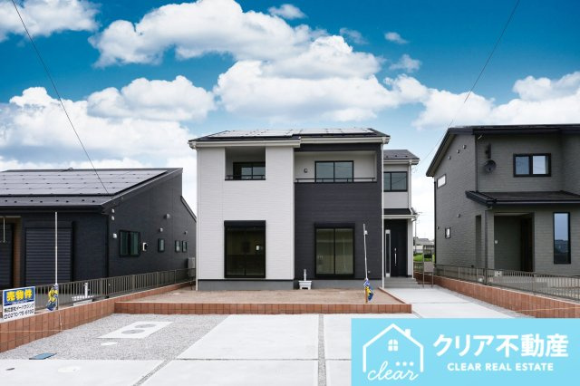 【外観】 | 伊勢崎第3国定町　リーブルガーデン　2号棟 | スッキリクリアな青空に映えるエクステリア！