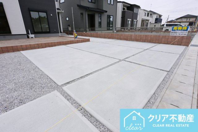 【駐車場】 | 伊勢崎第3国定町　リーブルガーデン　2号棟 | 並列３台駐車可能なゆとりのカースペース！
