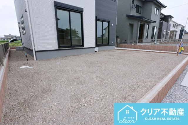 【庭】 | 伊勢崎第3国定町　リーブルガーデン　2号棟 | 広々としたお庭でバーベキューやガーデニングも楽しめます♪