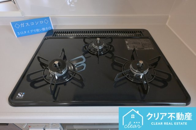 【設備】 | 伊勢崎第3国定町　リーブルガーデン　2号棟 | 三口コンロで家事効率アップ！