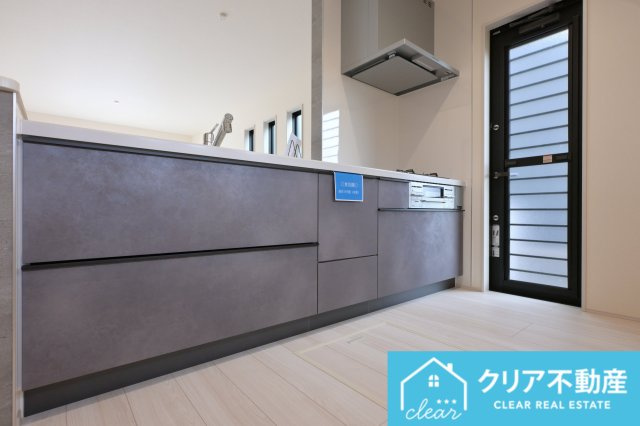 【キッチン】 | 伊勢崎第3国定町　リーブルガーデン　2号棟 | 対面タイプならキッチン内にいながらご家族やお客様との会話が楽しめます
