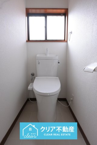 【トイレ】 | 伊勢崎市山王町1期　中古住宅 | シャワー＆暖房便座付きのトイレです！