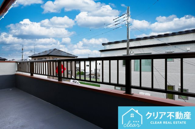 【バルコニー】 | 伊勢崎市山王町1期　中古住宅 | 広々としたスカイバルコニーは洗濯もたっぷり干せてよく乾きます！