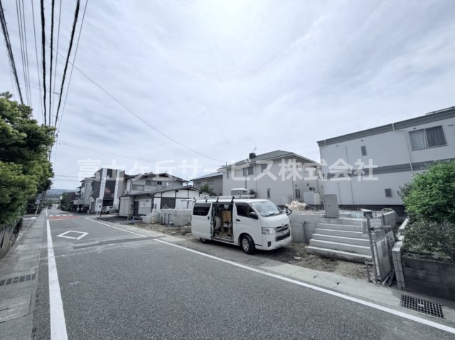 【外観】 | 三島市藤代町 4期 新築一戸建て 2号棟 | 現在建築中の外観画像です。ご内覧は同じメーカーの完成物件へご案内いたしますので、いつでもご相談ください！