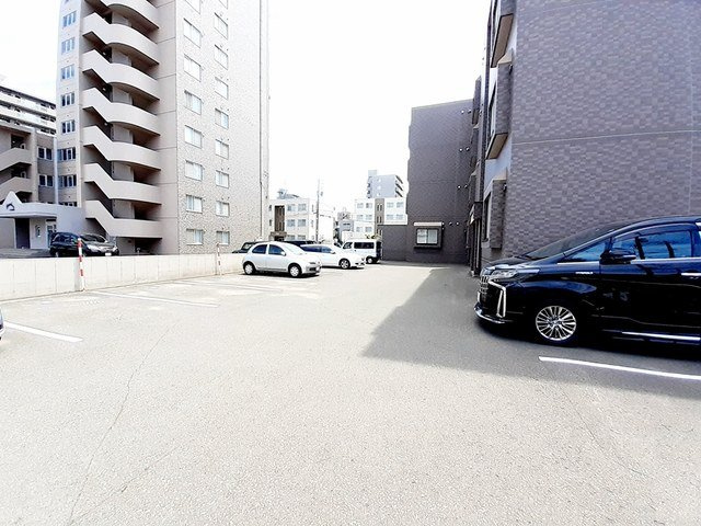 サニー・ウッズの駐車場
