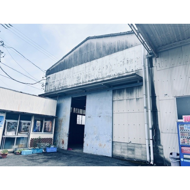 山県市大森の倉庫